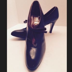 Robertina Vintage Brown High Heels